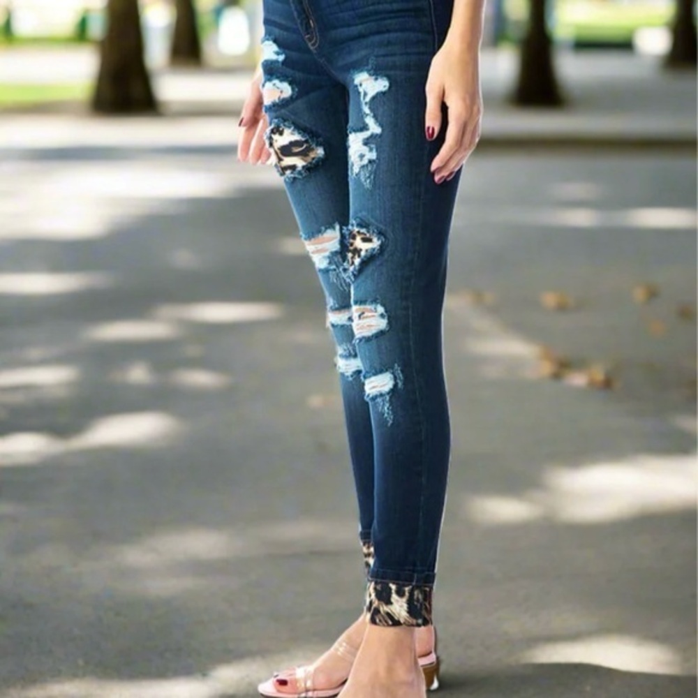 Kancan Distressed Skinny Leg Leopard Print Accent Dark Wash Blue Jeans Size 9/28